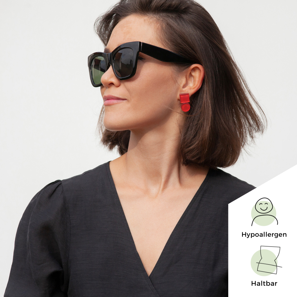 Foto von Geometric statement earrings