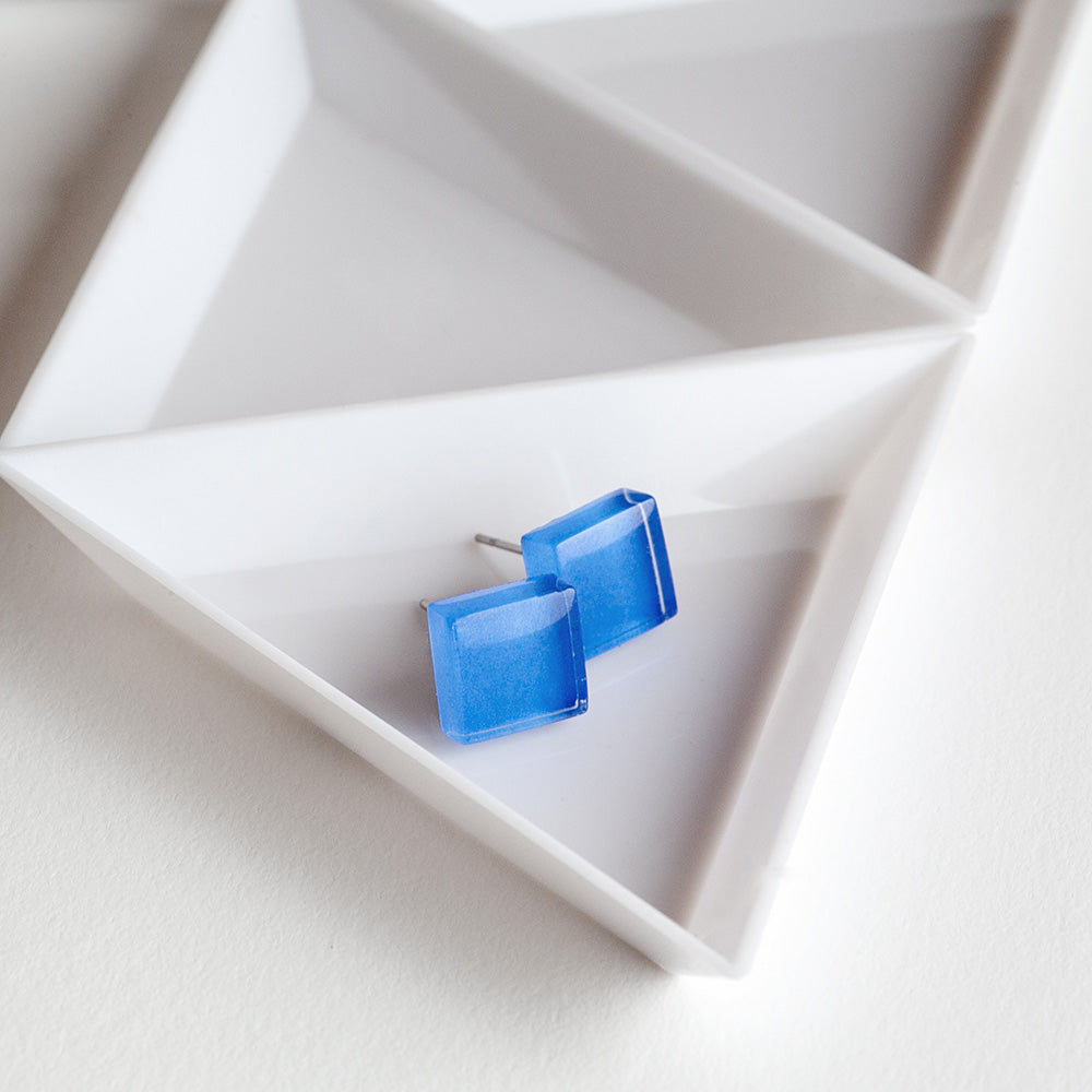 Foto von Small glass stud earrings • 10mm 