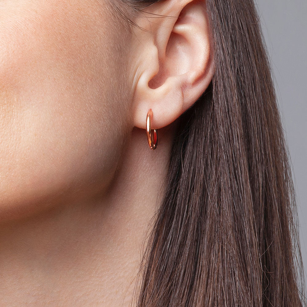 Foto von Stainless steel basic hoop earrings • Waterproof earrings