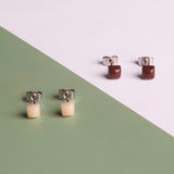 Foto von Small geometric earrings • 4mm