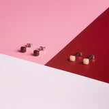 Foto von Small geometric earrings • 4mm