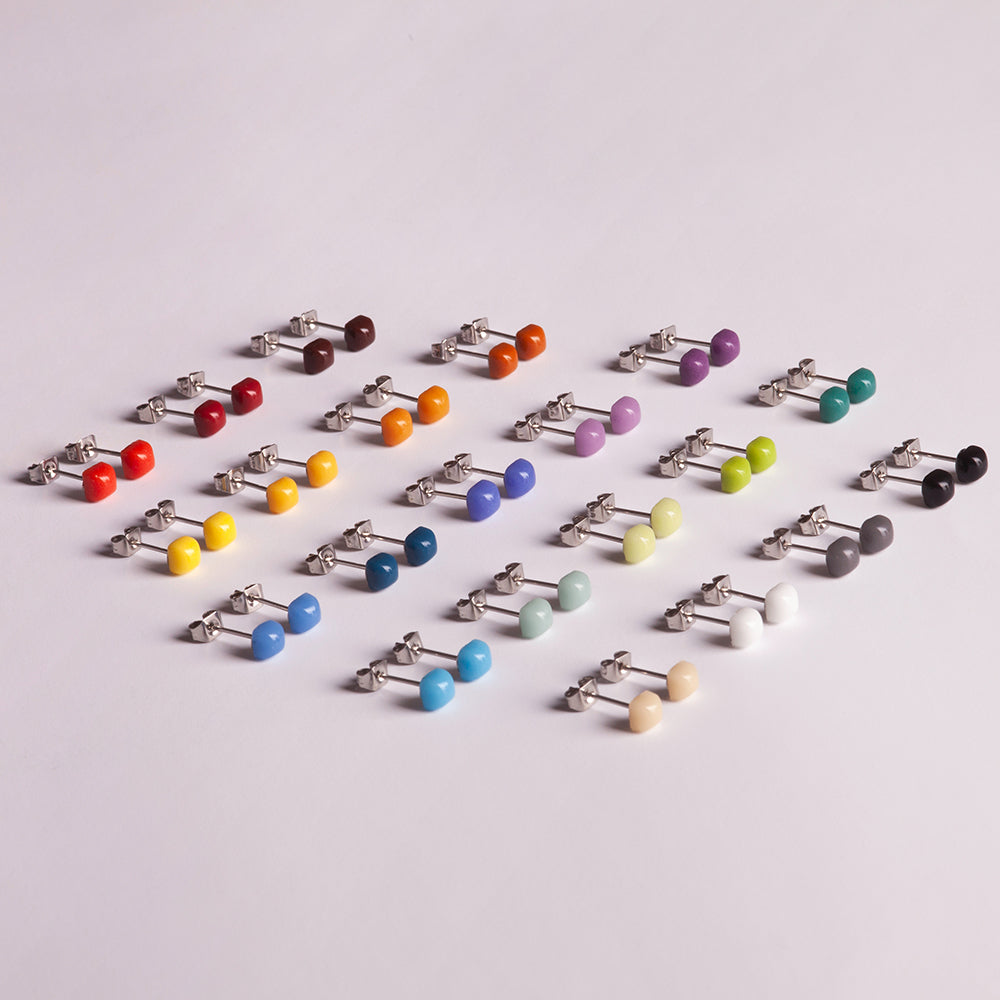 Foto von Small geometric earrings • 4mm