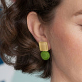 Foto von Geometric statement earrings