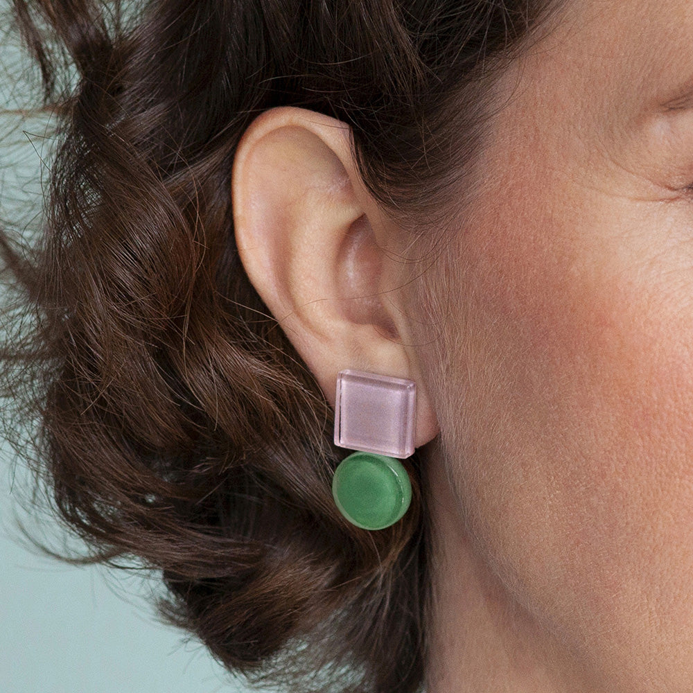 Foto von Geometric statement earrings