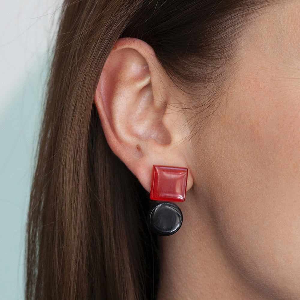 Foto von Geometric statement earrings