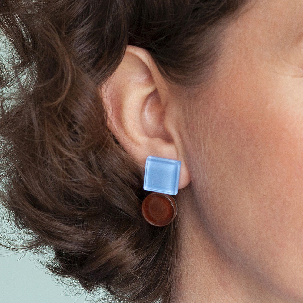 Foto von Geometric statement earrings