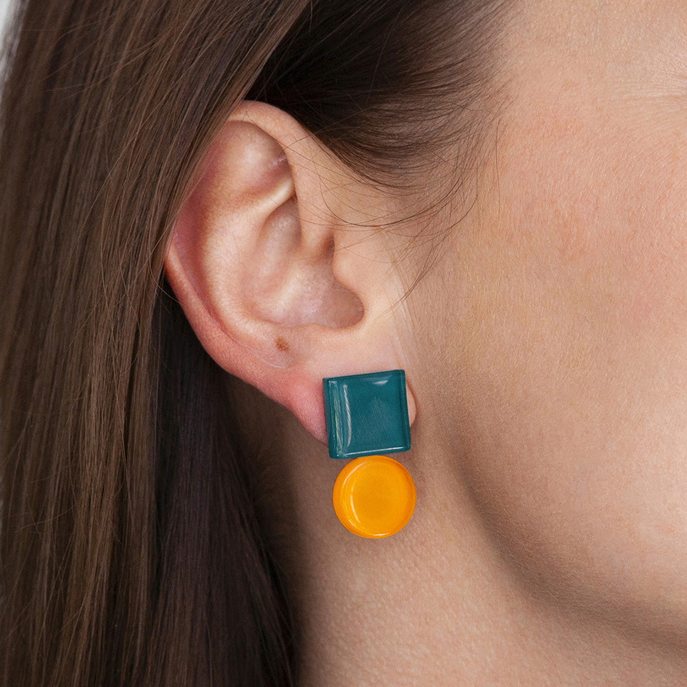 Foto von Geometric statement earrings