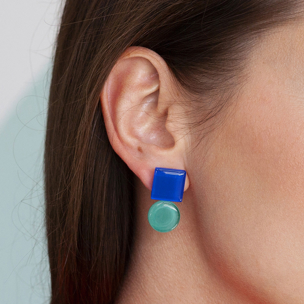Foto von Geometric statement earrings