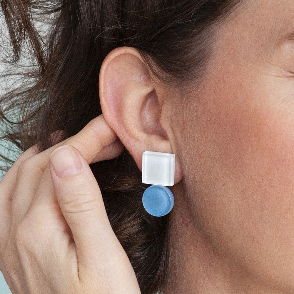 Foto von Geometric statement earrings