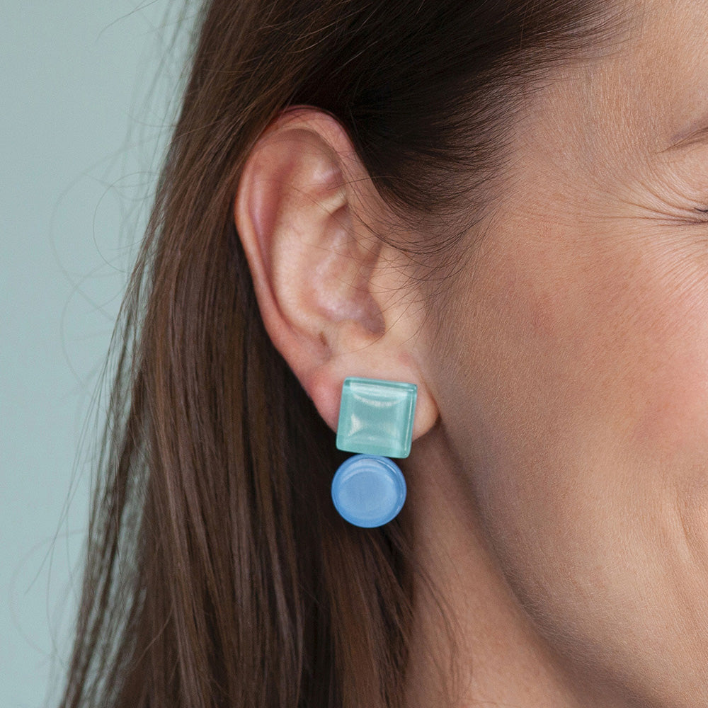 Foto von Geometric statement earrings