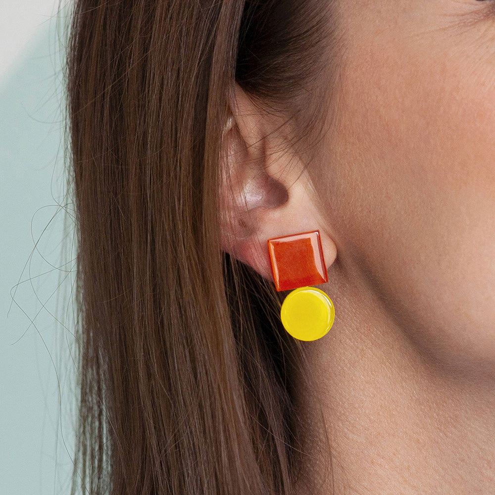 Foto von Geometric statement earrings