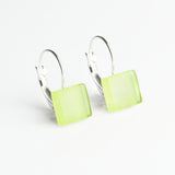 Geometrische Ohrringe aus Glas • 10mm