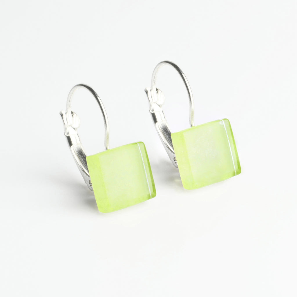 Foto von Geometric glass earrings • 10mm