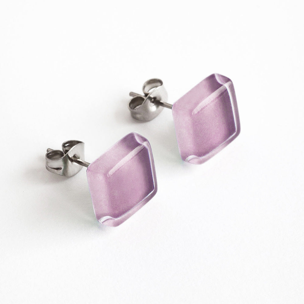 Foto von Small glass stud earrings • 10mm 