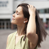 Foto von Small glass stud earrings • 10mm 