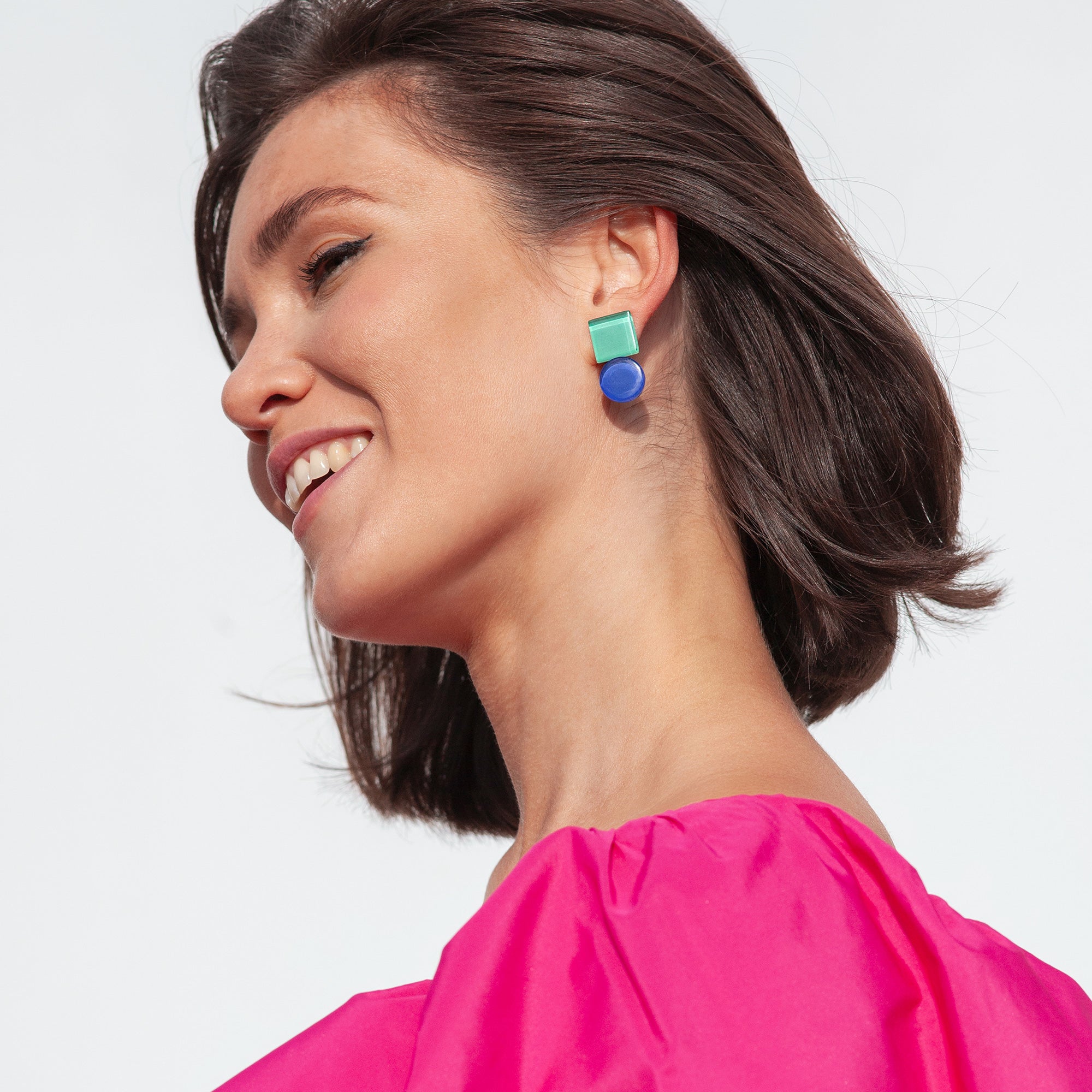 Foto von Geometric statement earrings