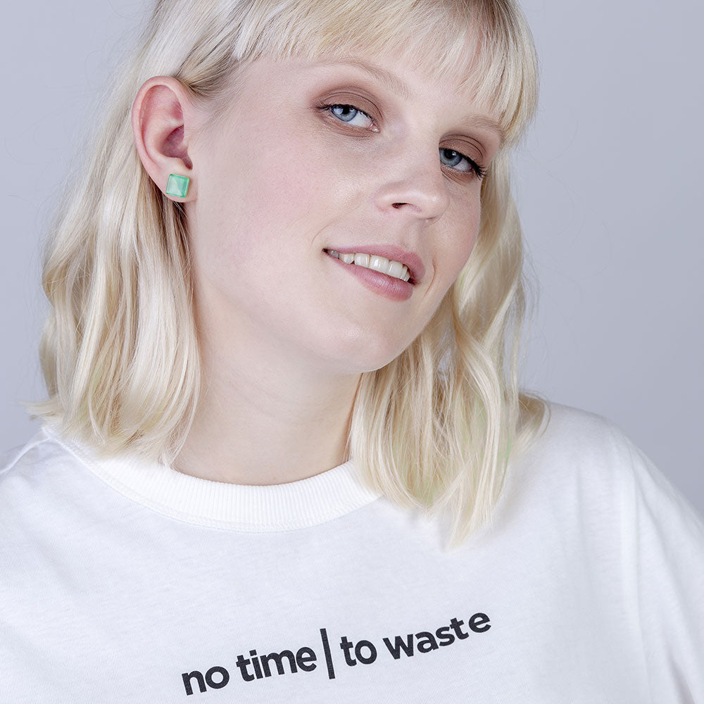 Foto von Small glass stud earrings • 10mm 