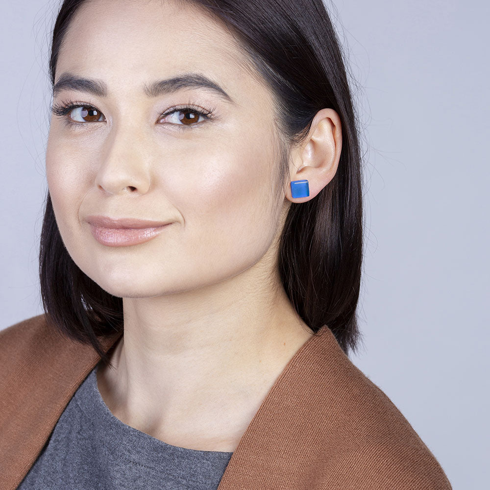 Foto von Small glass stud earrings • 10mm 