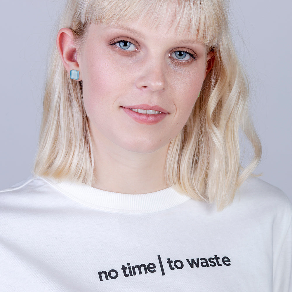 Foto von Small glass stud earrings • 10mm 