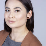 Foto von Small glass stud earrings • 10mm 