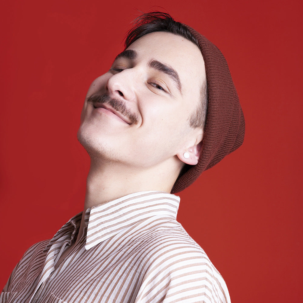 Foto von Glass stud earrings with a pearlescent finish • 8mm