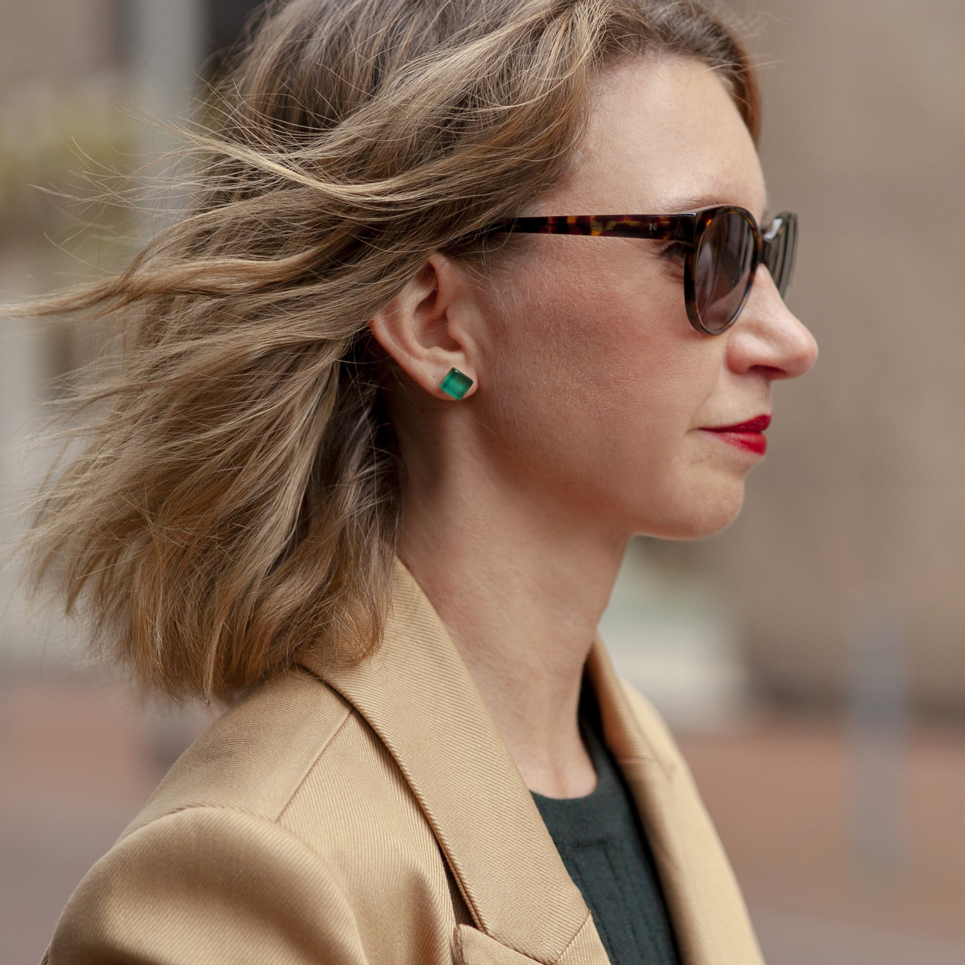 Foto von Small glass stud earrings • 10mm 