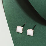 Foto von Minimalist ceramic earrings • 5mm