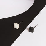 Foto von Minimalist ceramic earrings • 5mm
