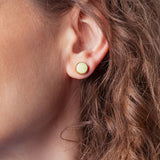 Foto von Stainless steel stud earrings with stone • Mother-of-pearl look • 8mm