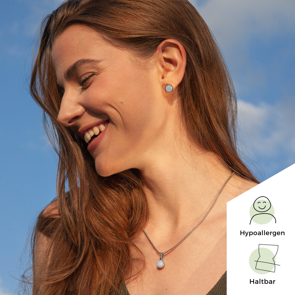 Foto von Stainless steel stud earrings with stone • Mother-of-pearl look • 8mm