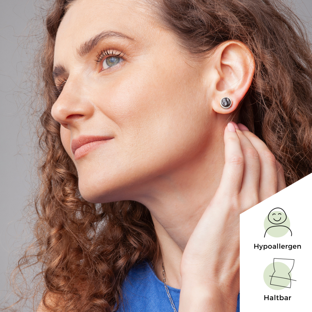 Foto von Stainless steel stud earrings with stone • Mother-of-pearl look • 8mm