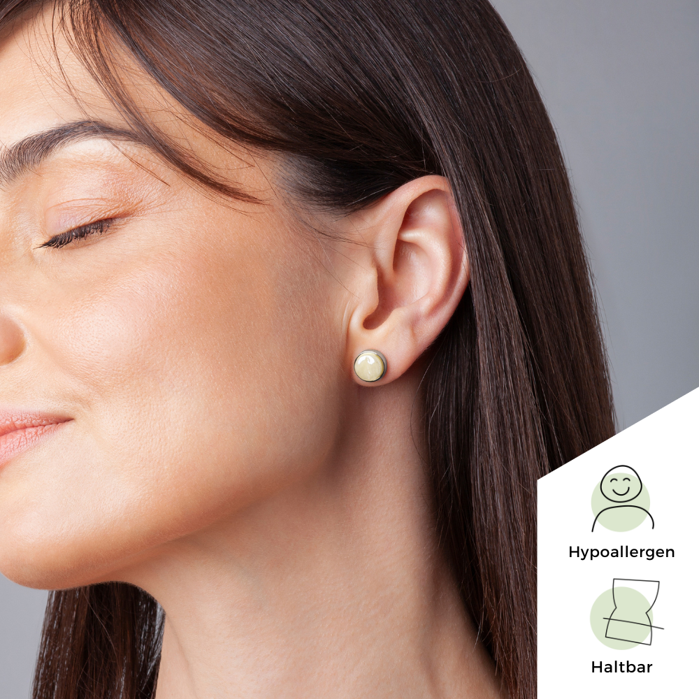 Foto von Stainless steel stud earrings with stone • Mother-of-pearl look • 8mm