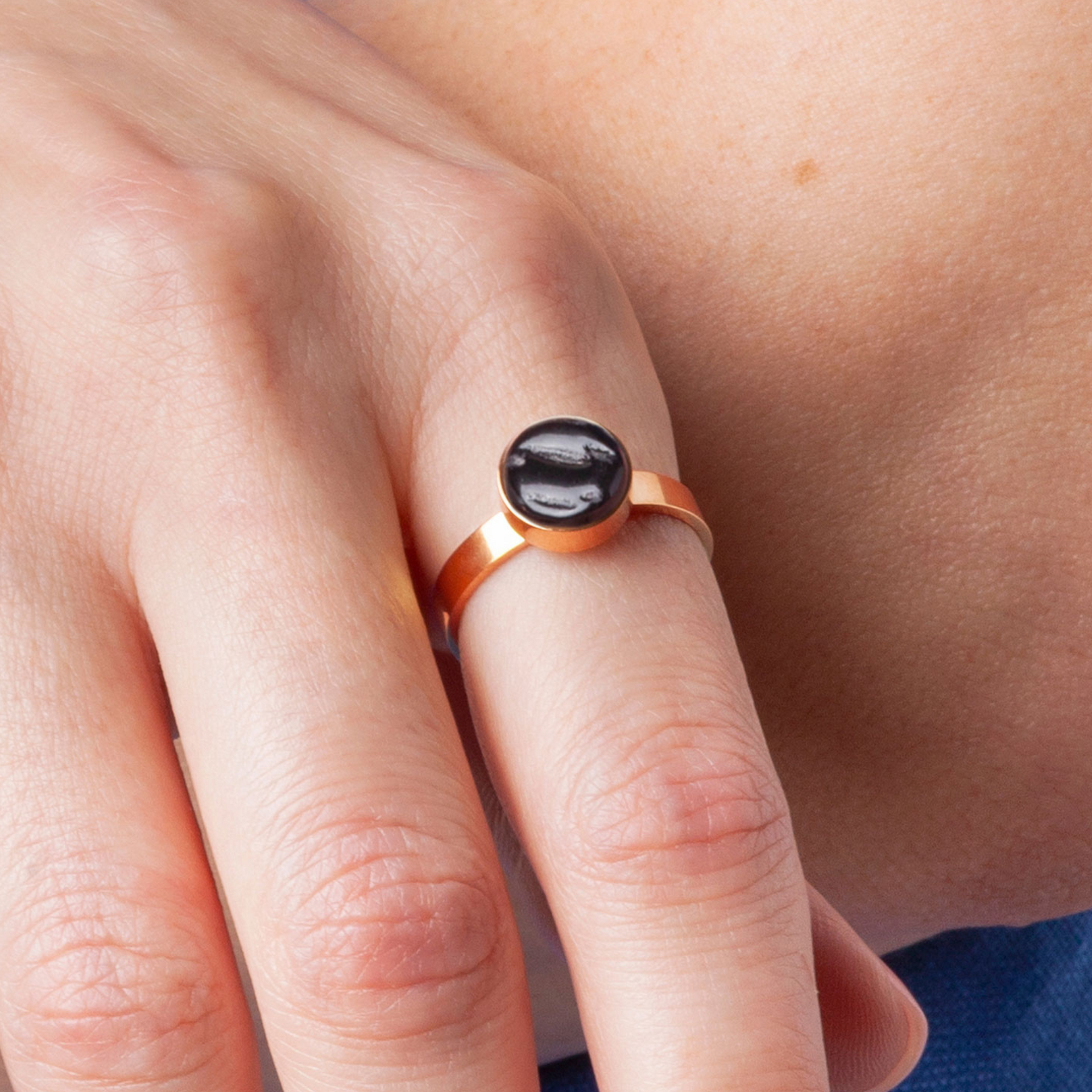 Foto von Adjustable ring with stone • 8mm