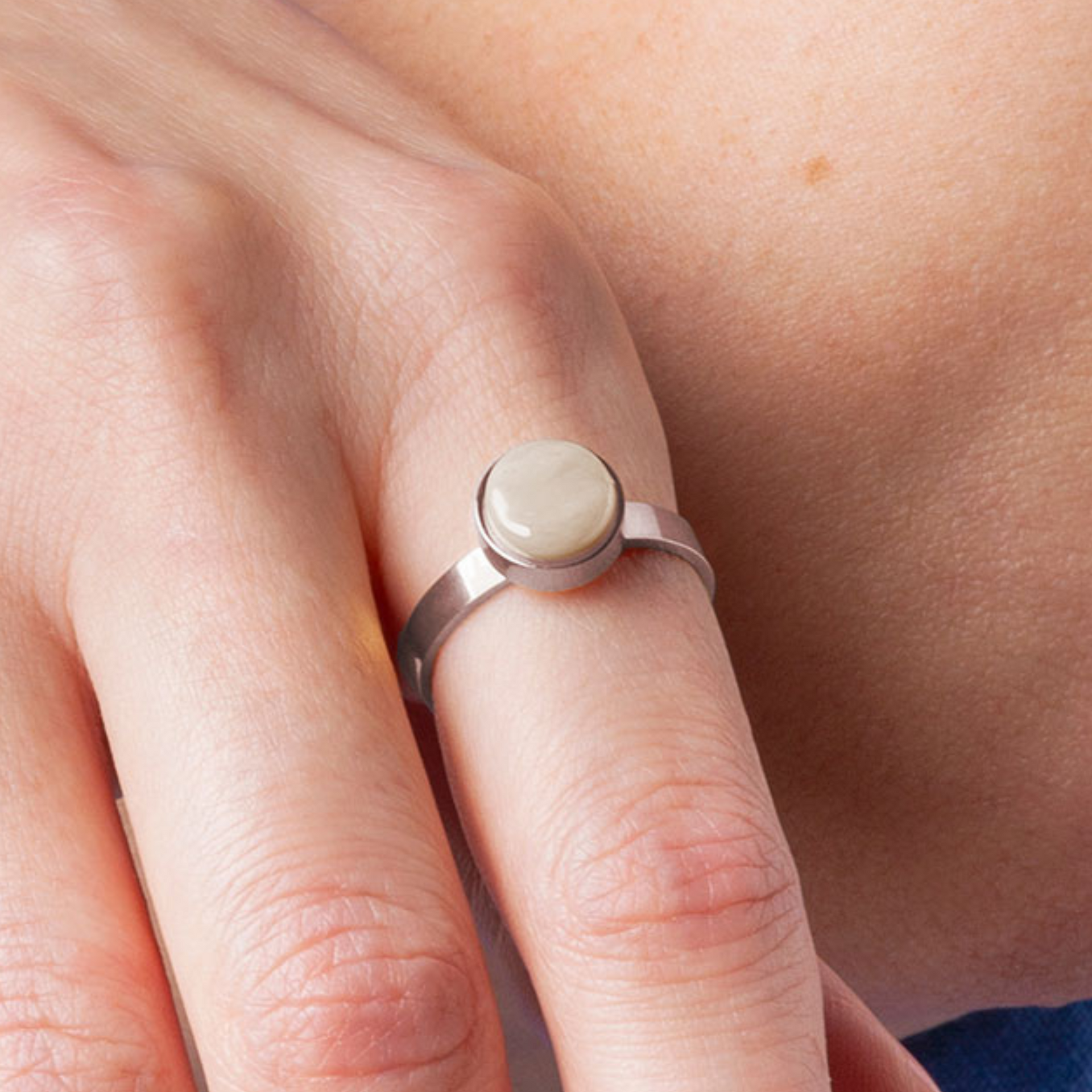 Foto von Adjustable ring with stone • 8mm