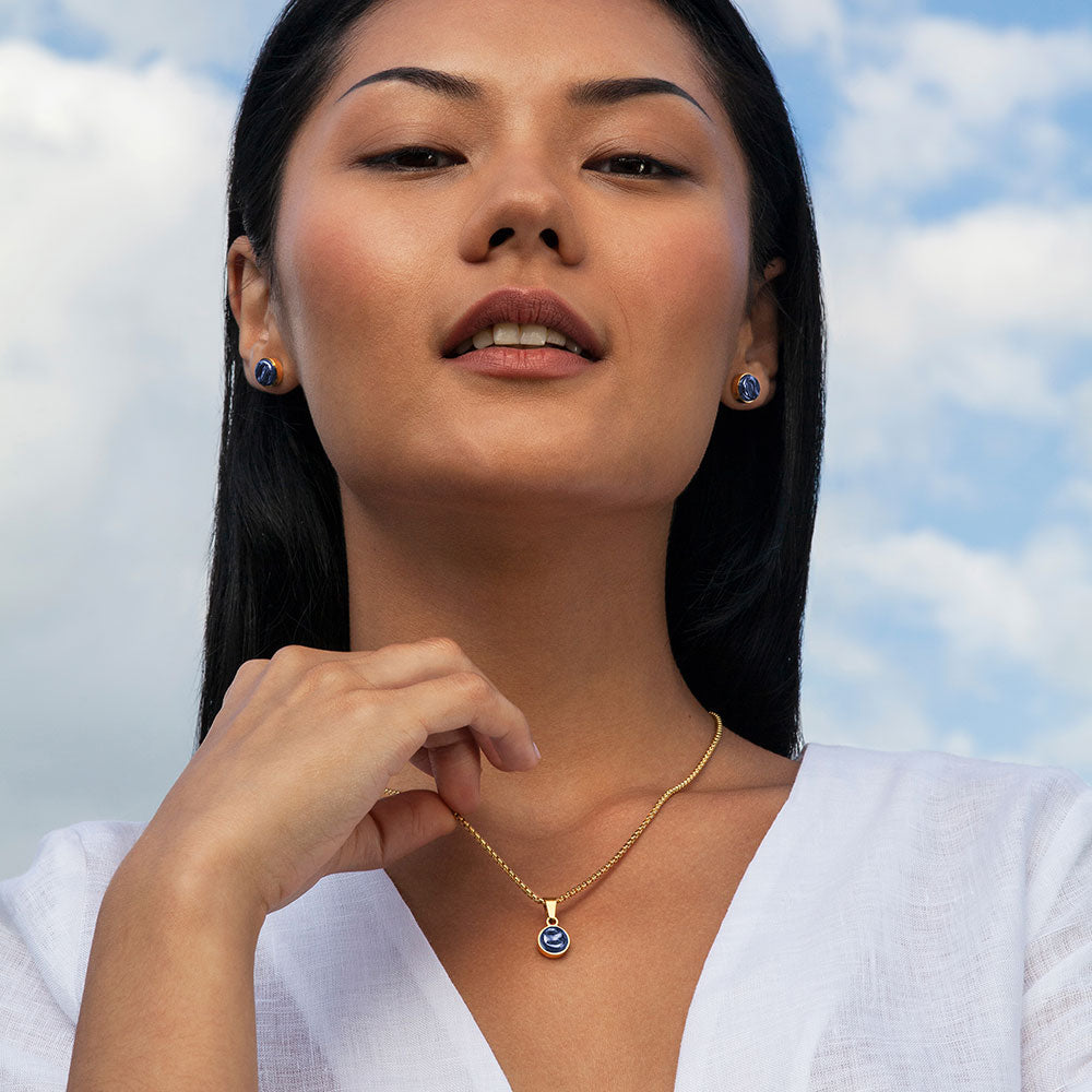 Foto von Stainless steel stud earrings with stone • Mother-of-pearl look • 8mm