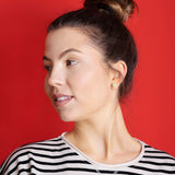 Foto von Glass stud earrings with a pearlescent finish • 8mm