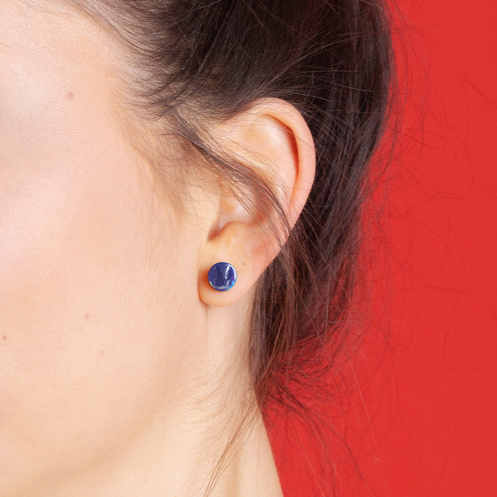 Foto von Glass stud earrings with a pearlescent finish • 8mm