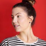 Foto von Glass stud earrings with a pearlescent finish • 8mm