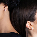 Foto von Glass stud earrings with a pearlescent finish • 8mm