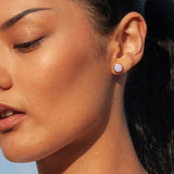 Foto von Stainless steel stud earrings with stone • Mother-of-pearl look • 8mm