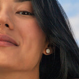 Foto von Stainless steel stud earrings with stone • Mother-of-pearl look • 8mm