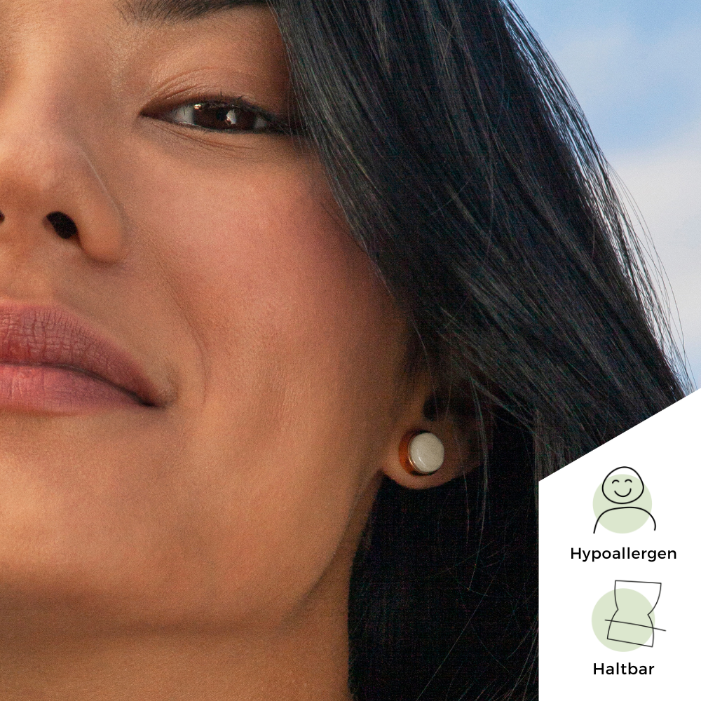 Foto von Stainless steel stud earrings with stone • Mother-of-pearl look • 8mm