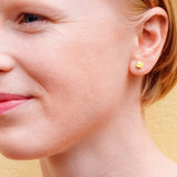 Foto von Minimalist ceramic earrings • 5mm