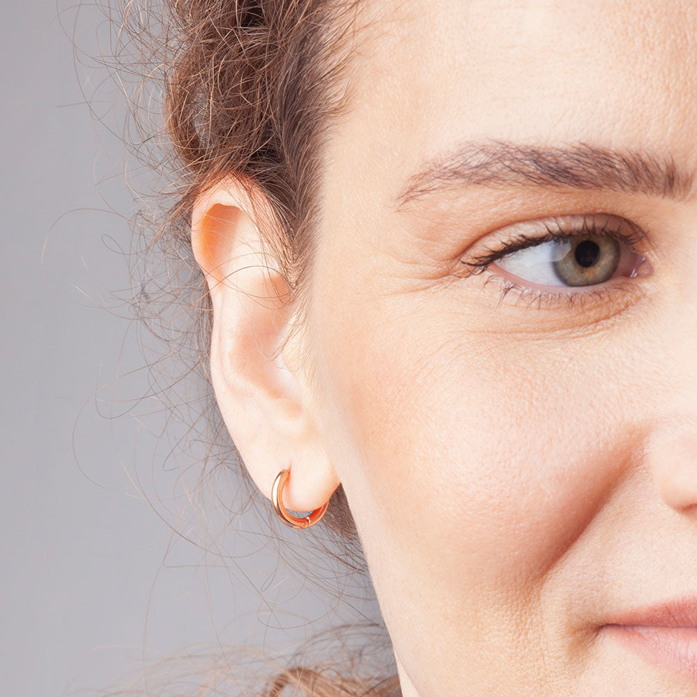 Foto von Stainless steel basic hoop earrings • Waterproof earrings