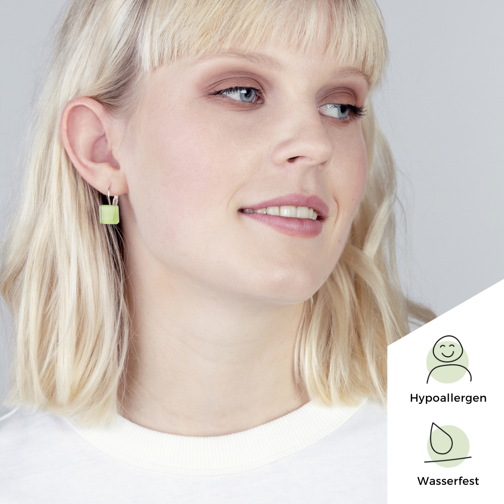 Foto von Geometric glass earrings • 10mm