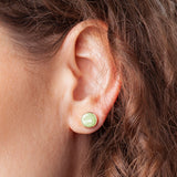 Foto von Stainless steel stud earrings with stone • Mother-of-pearl look • 8mm