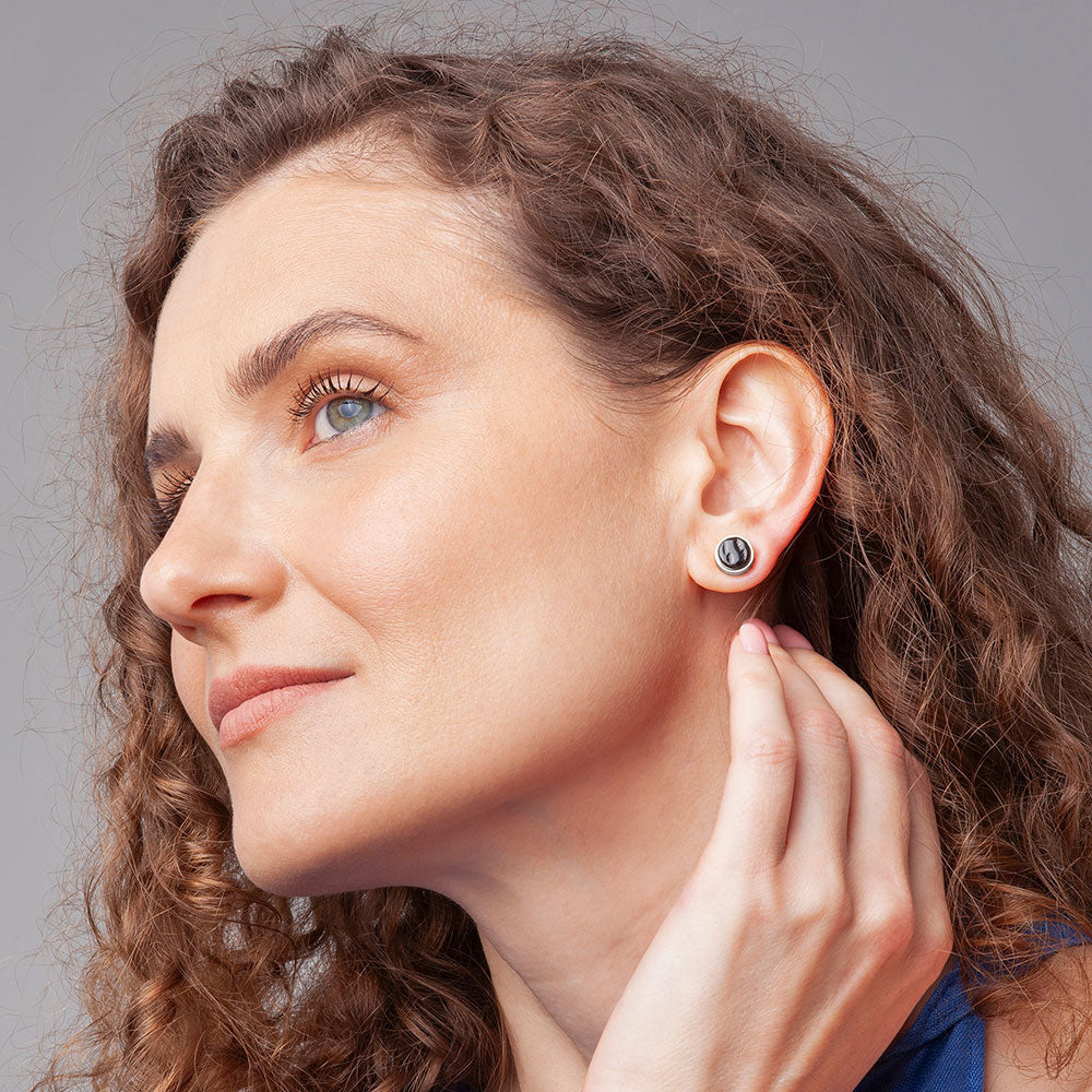 Foto von Stainless steel stud earrings with stone • Mother-of-pearl look • 8mm