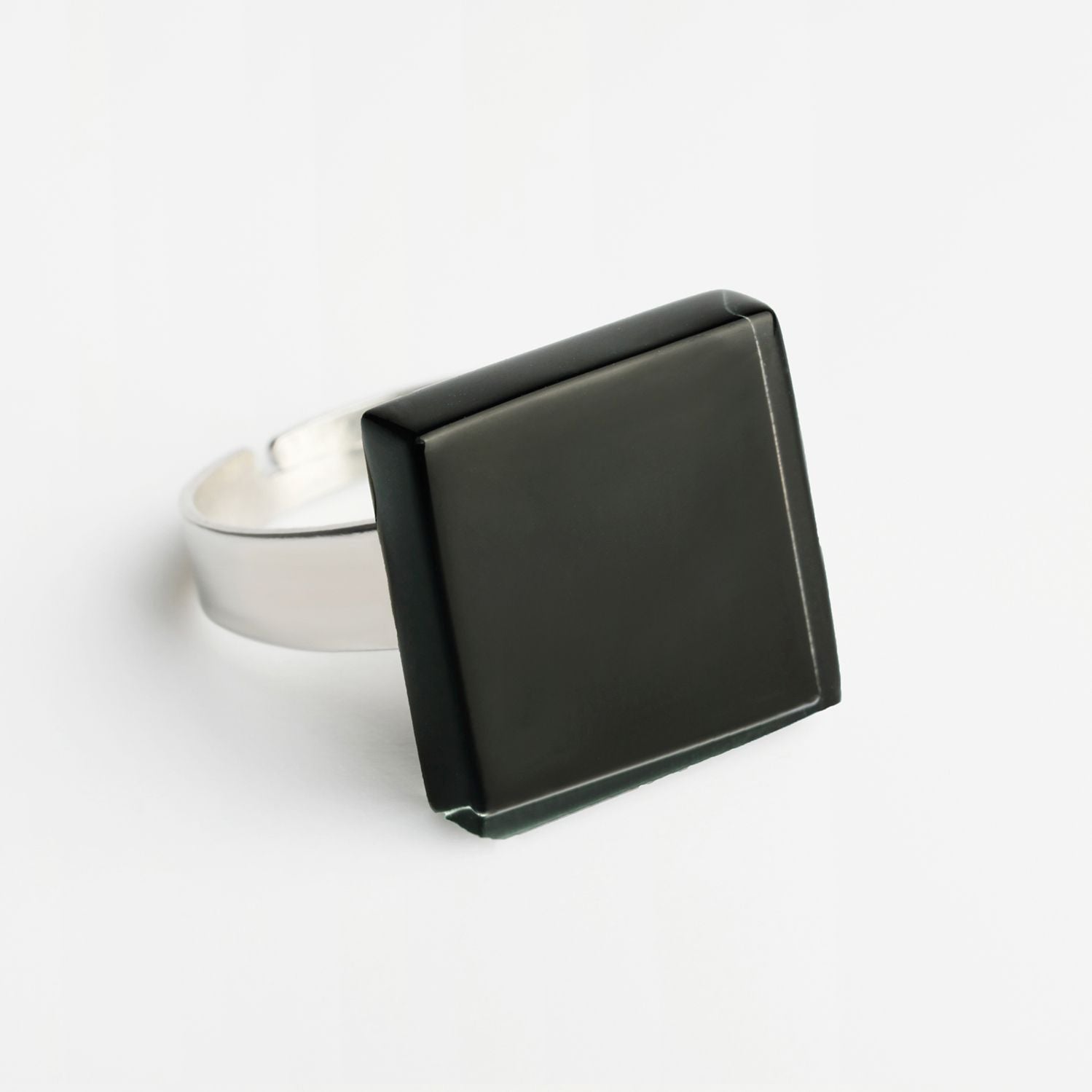 Foto von Quadratischer Ring mit Stein 15mm • größenverstellbar