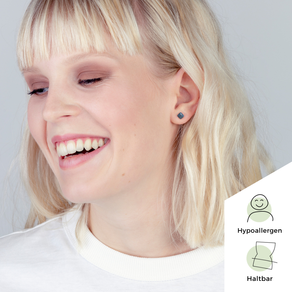 Foto von Small geometric earrings • 4mm