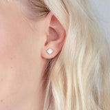Foto von Minimalist ceramic earrings • 5mm